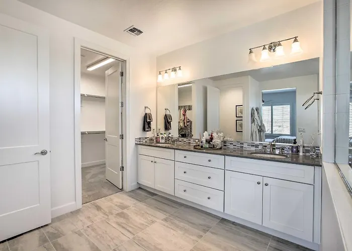 Holiday home Private Pool & Grill: Modern Retreat Goodyear