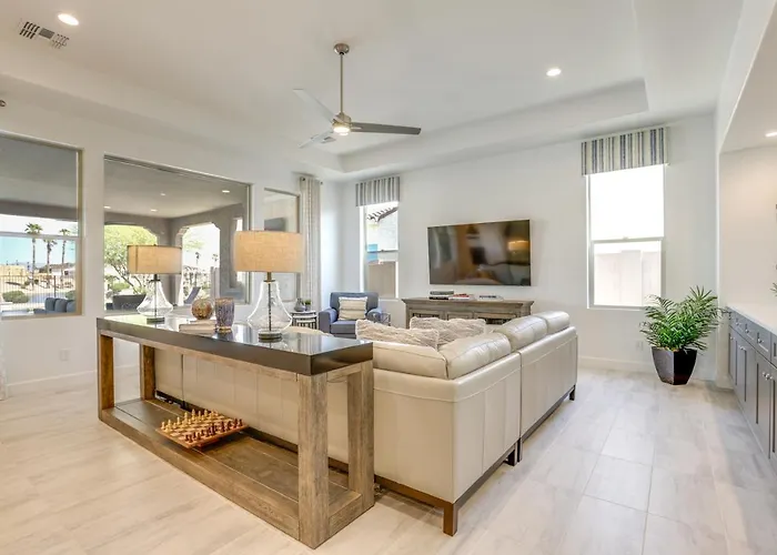Holiday home Private Pool & Grill: Modern Retreat *