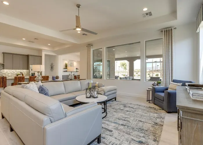 Holiday home Private Pool & Grill: Modern Retreat Goodyear