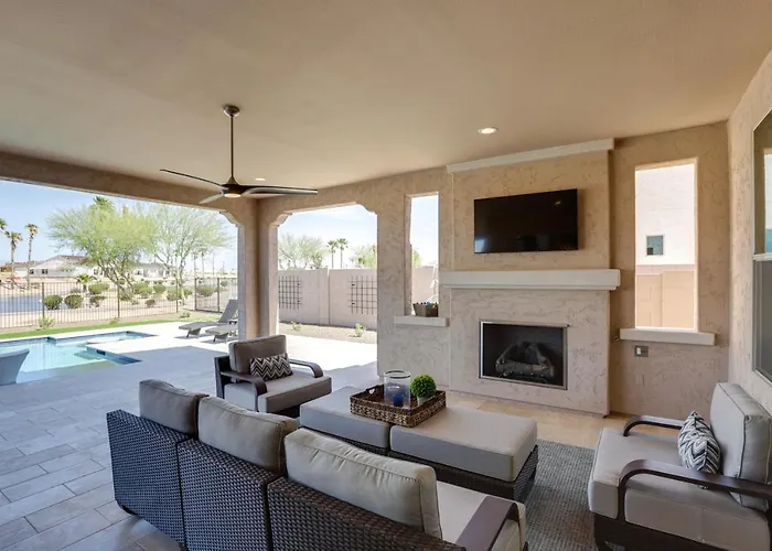 Private Pool & Grill: Modern Retreat Holiday home Goodyear